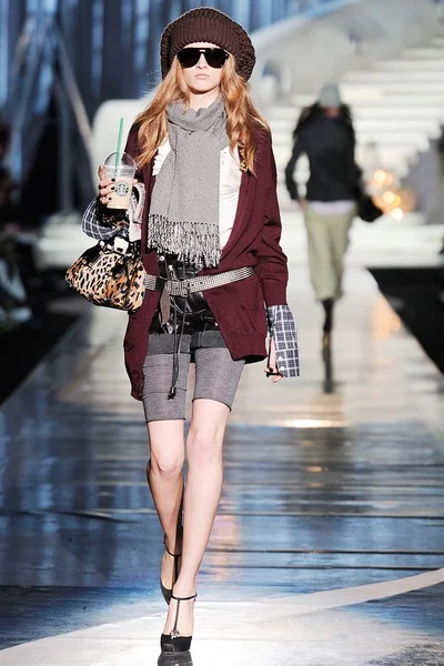 Look 10